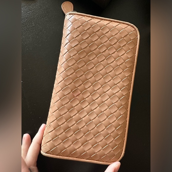 Bottega Veneta Peachy Pink Zipper Wallet with Box and Authenticity Card - Picture 12 of 15